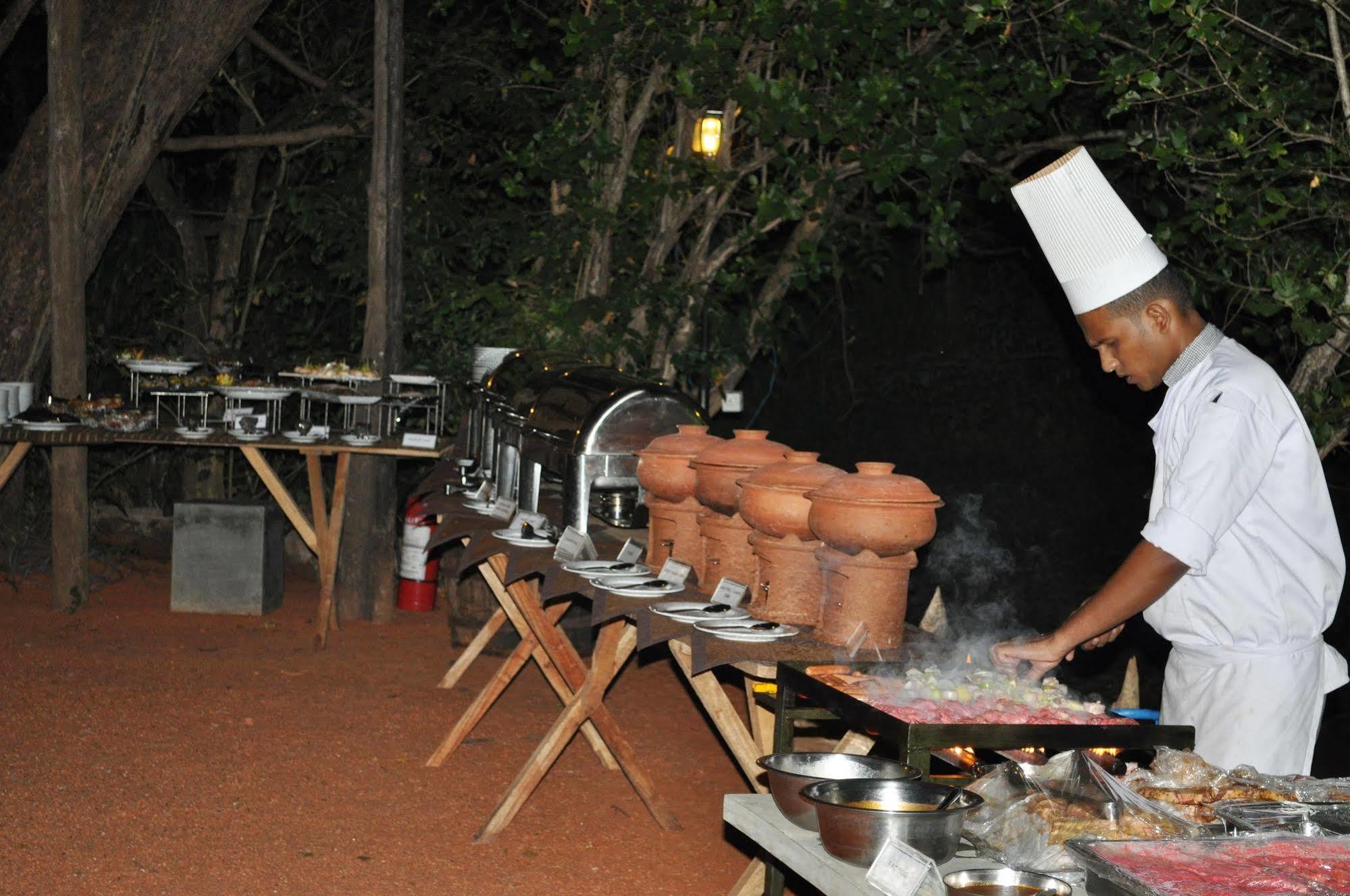 Amaara Forest Hotel Sigirîya Extérieur photo